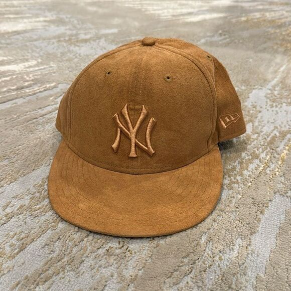 New Era New York Yankees 59FIFTY Fitted Hat Cap Wheat Suede Pack Size 7 1/4 EUC